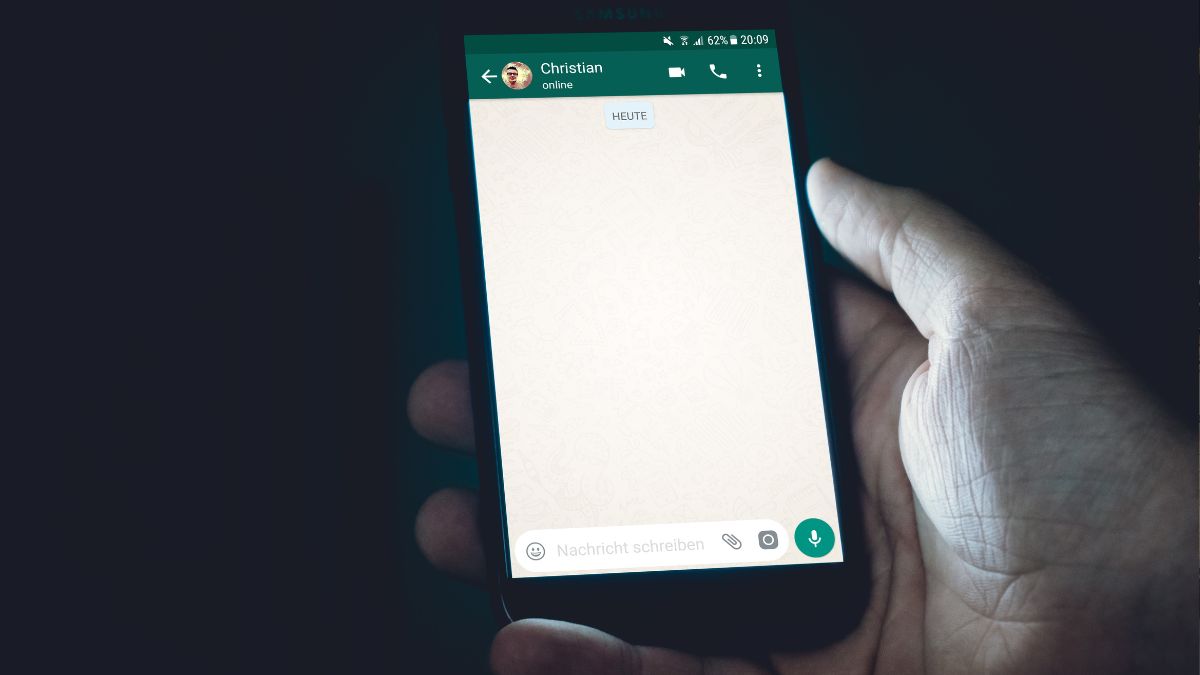 whatsapp-starts-rolling-out-kept-messages-feature-know-what-it-is